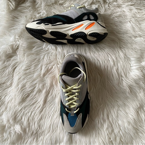ADIDAS YEEZY Boost 700 Wave Runner (2017) - Picture 10 of 15